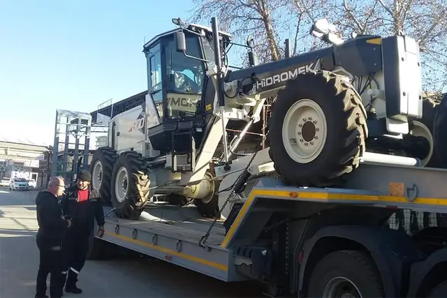 Bakımı tamamlanarak sevk edilen Hidromek kazıcı yükleyici